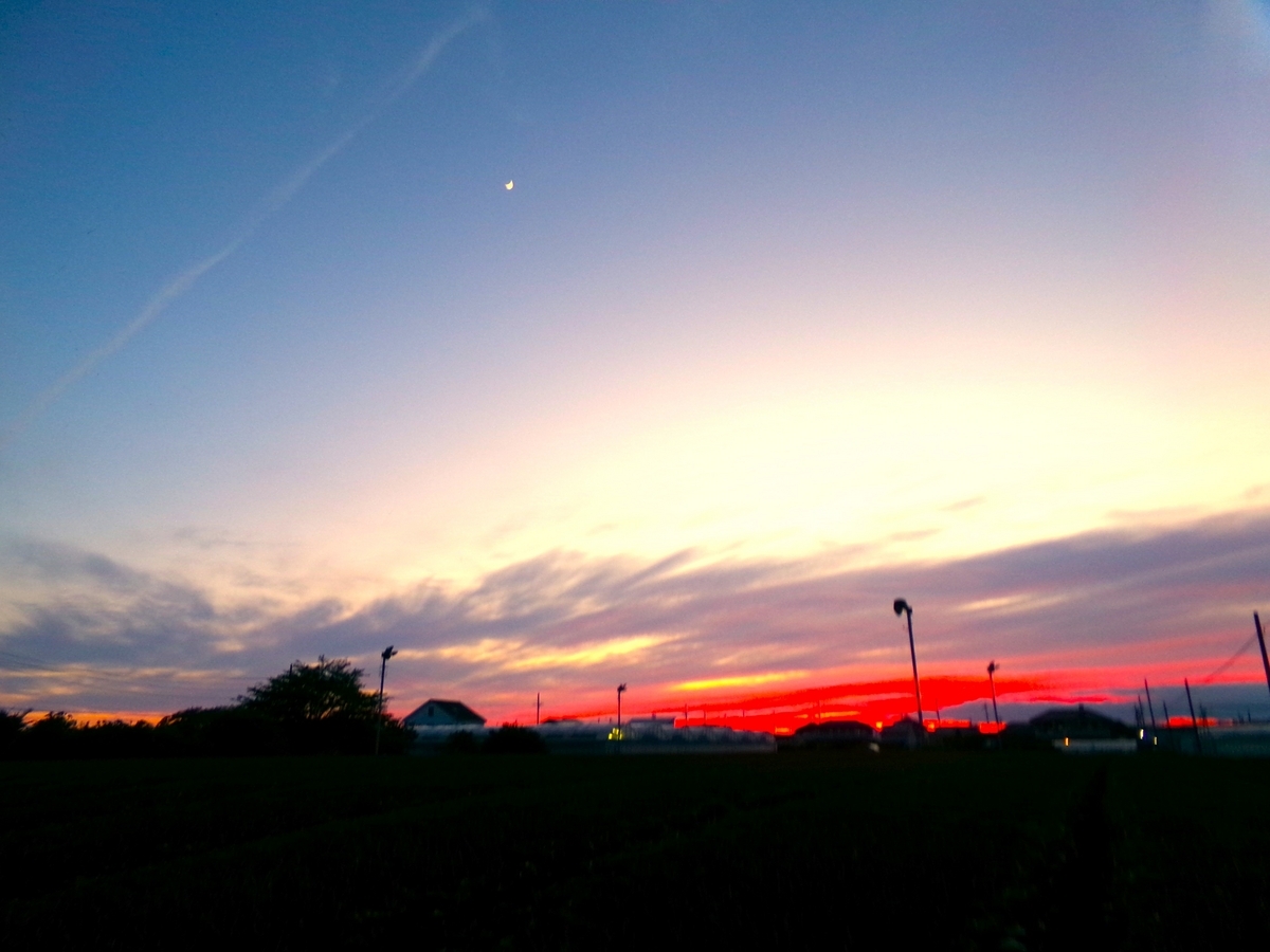 浜ちゃん89歳の散歩道(917) 夕暮の散歩は夕焼けが素晴らしくしばし眺めることにした - y_hamadaのブログ