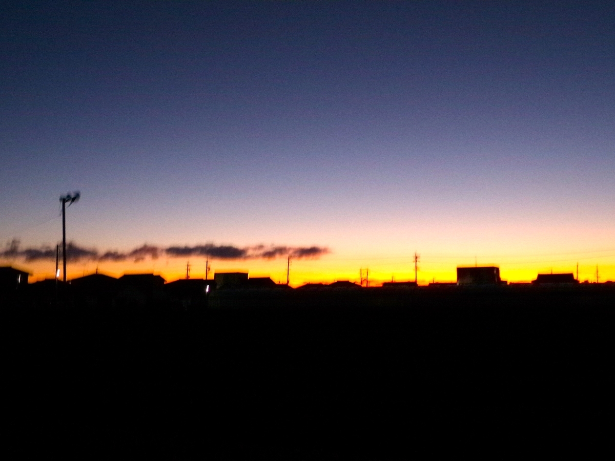 浜ちゃん89歳の散歩道(1086) 夕暮はすっきりとした雲が点在して出現した いい眺めである - y_hamadaのブログ