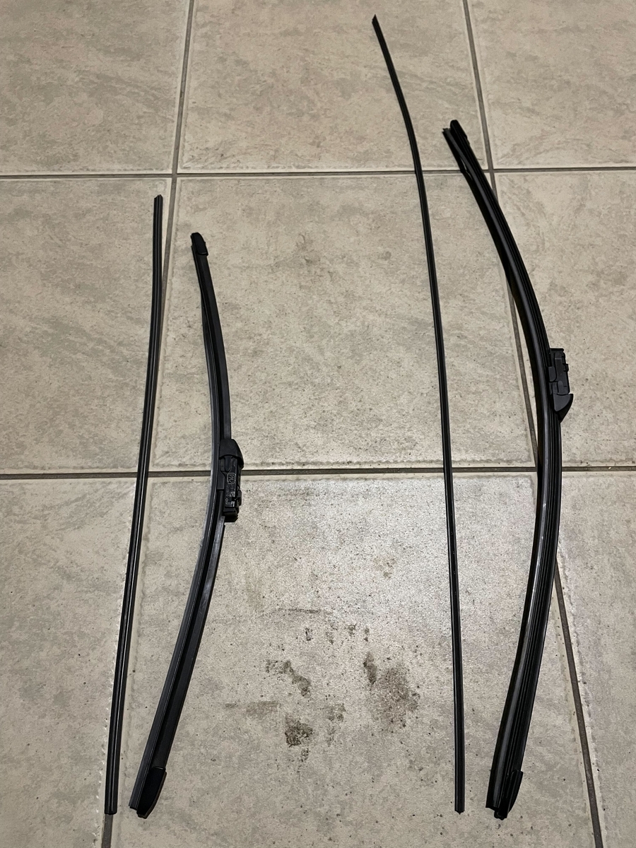 購入したワイパーゴムとワイパーブレードの長さを比較