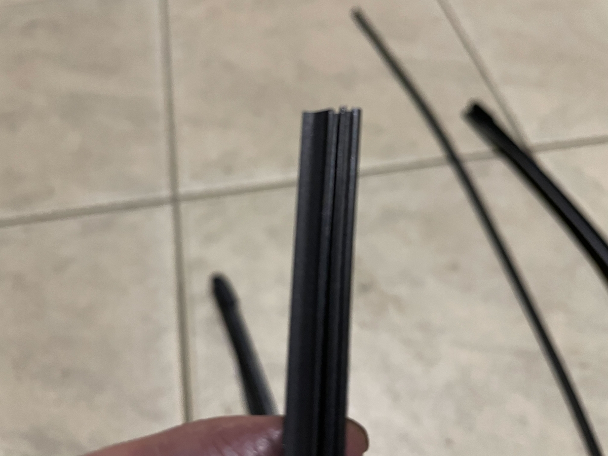 ワイパーゴムの側面