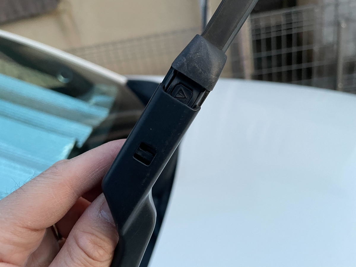 ワイパーブレードの外し方2