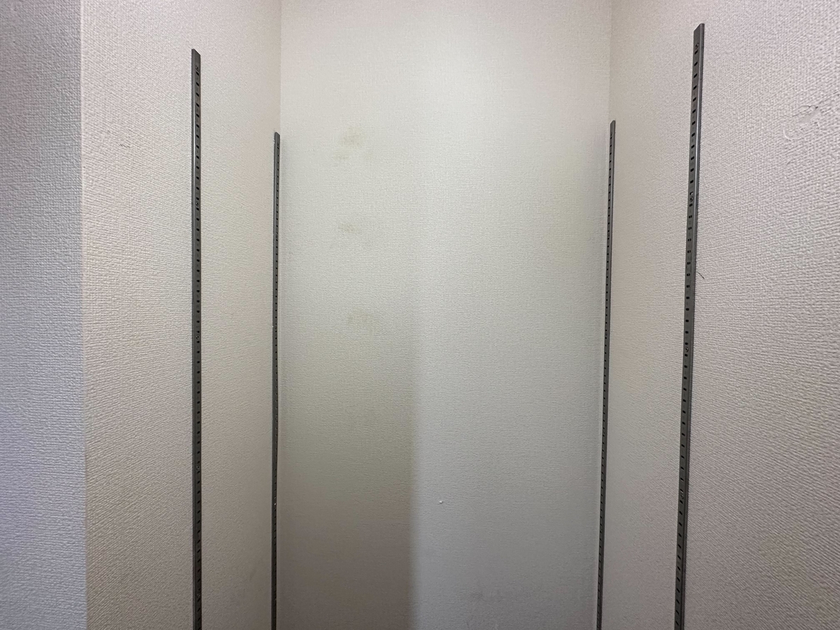 取り付け後の棚柱