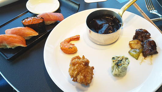 ホテルニューオータニのランチブッフェのお寿司とビーフシチュー