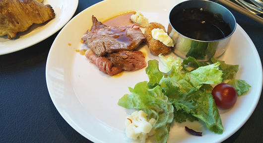 ホテルニューオータニのランチブッフェのローストビーフ