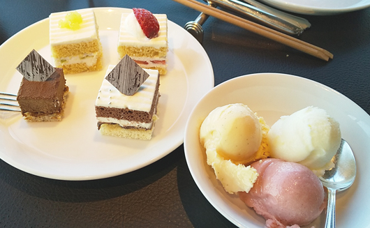 ホテルニューオータニのランチブッフェのケーキ