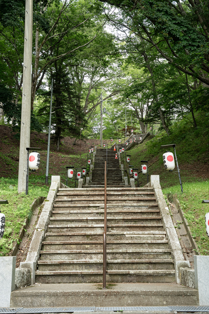 提灯の並ぶ石段