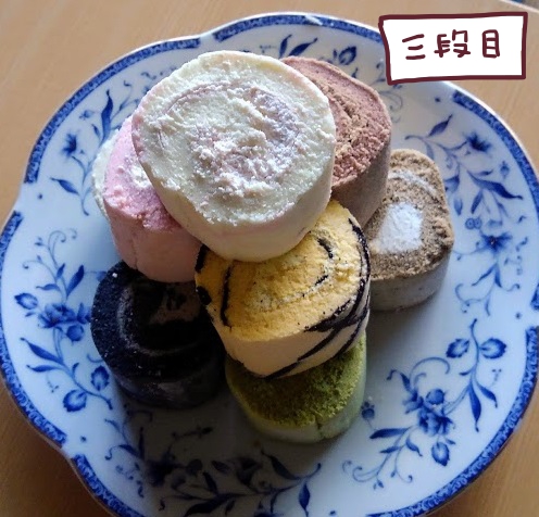 ロールケーキタワー三段目