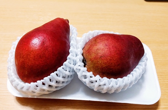 スーパーで見つけた赤い洋ナシを食べてみた 大人女子ヤギネの食レポブログ