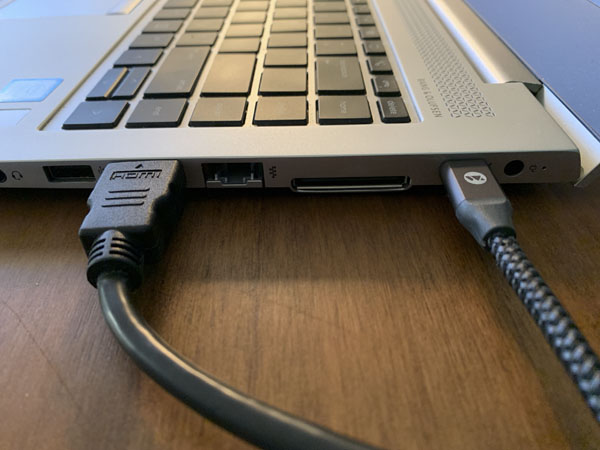 HDMI と UCB C タイプ接続