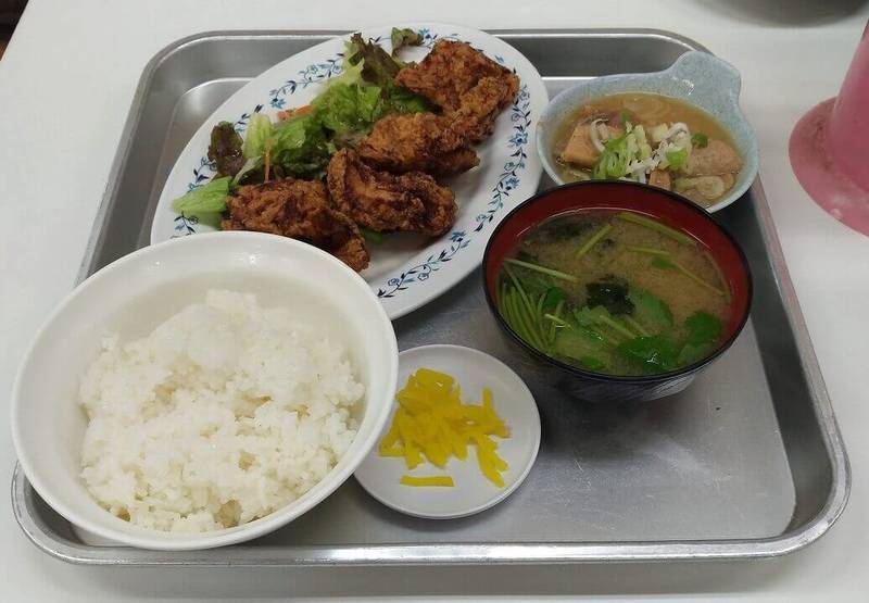 唐揚げ定食＋もつ煮込み