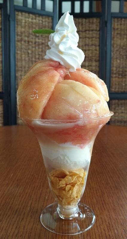 f:id:yakuzari:20190818124403j:plain 森のガーデン「桃パフェ」