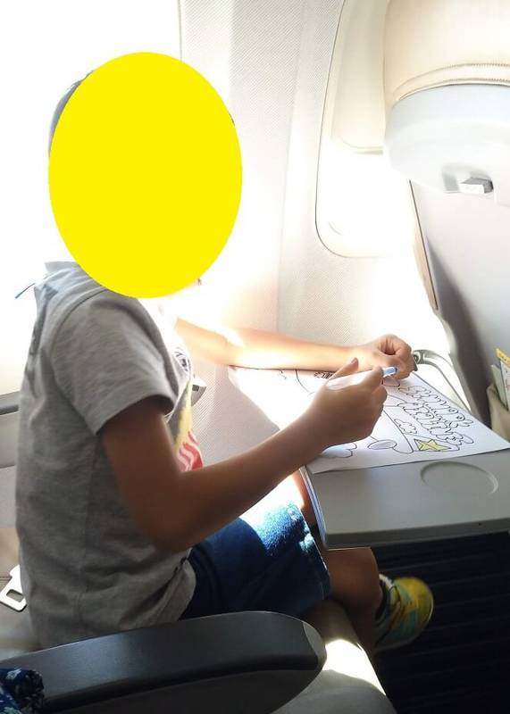 スカマークの飛行機内でお絵描き