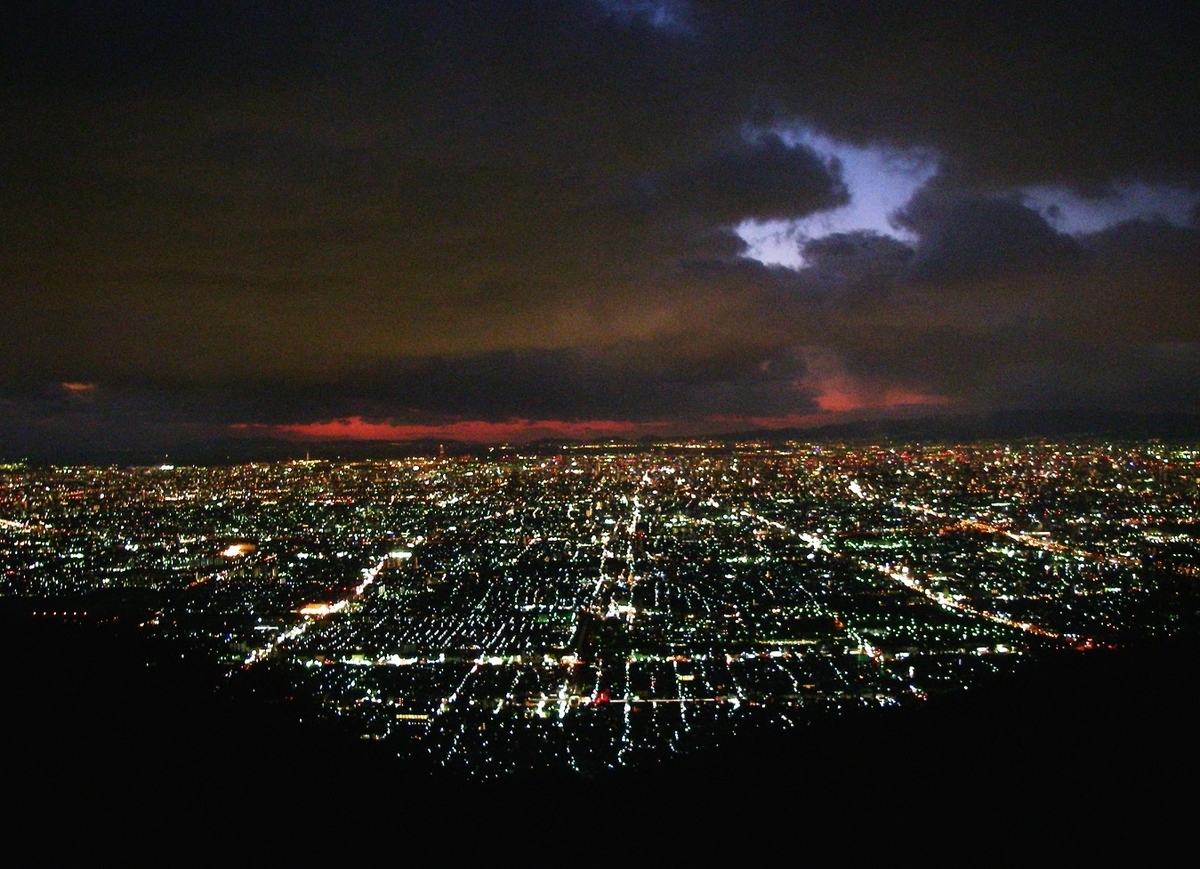 No 030 大阪府 日本最高レベルの夜景 ナイトハイキングで ぼくらの広場 へgo 週末大冒険