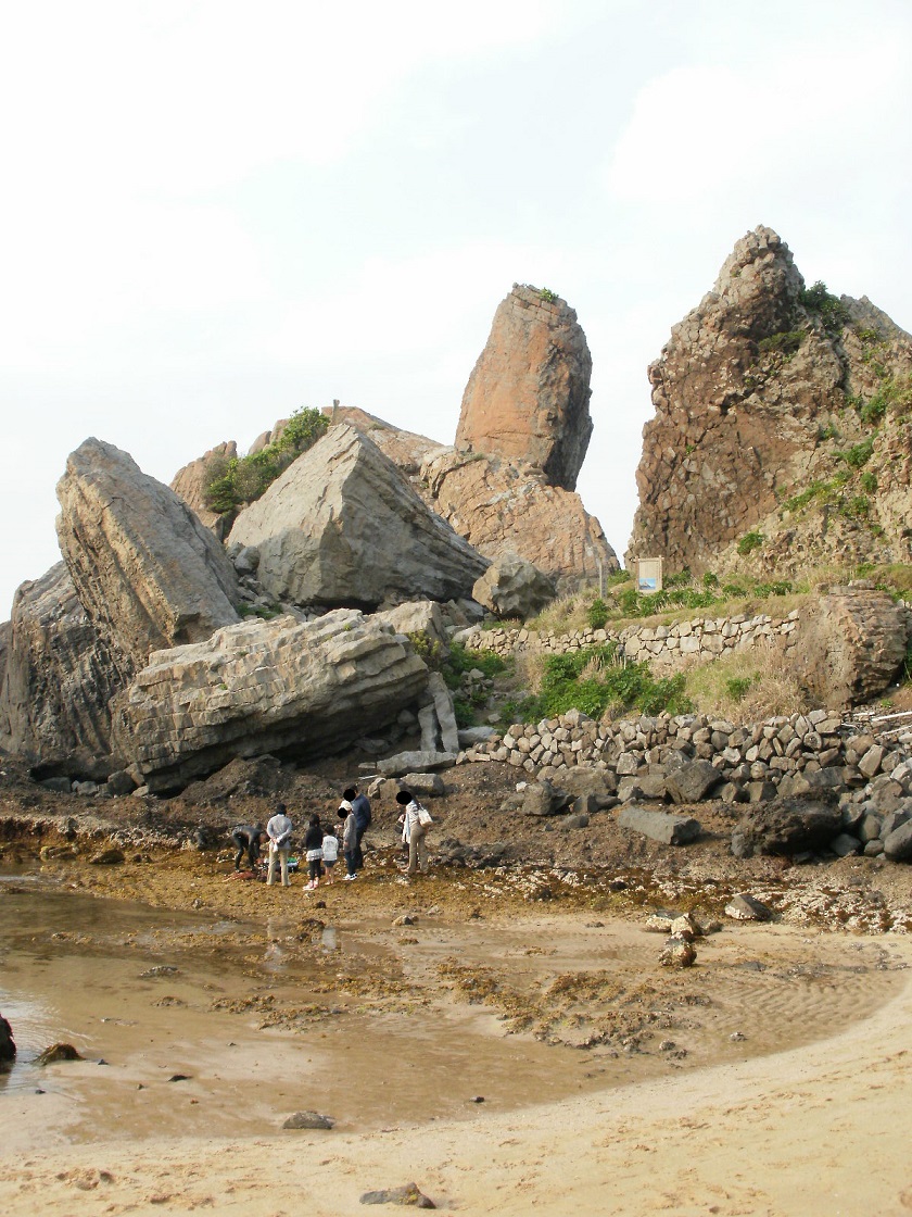 No.108【佐賀県】巨神が岩で無邪気に積み木をした名残！？「立神岩」の