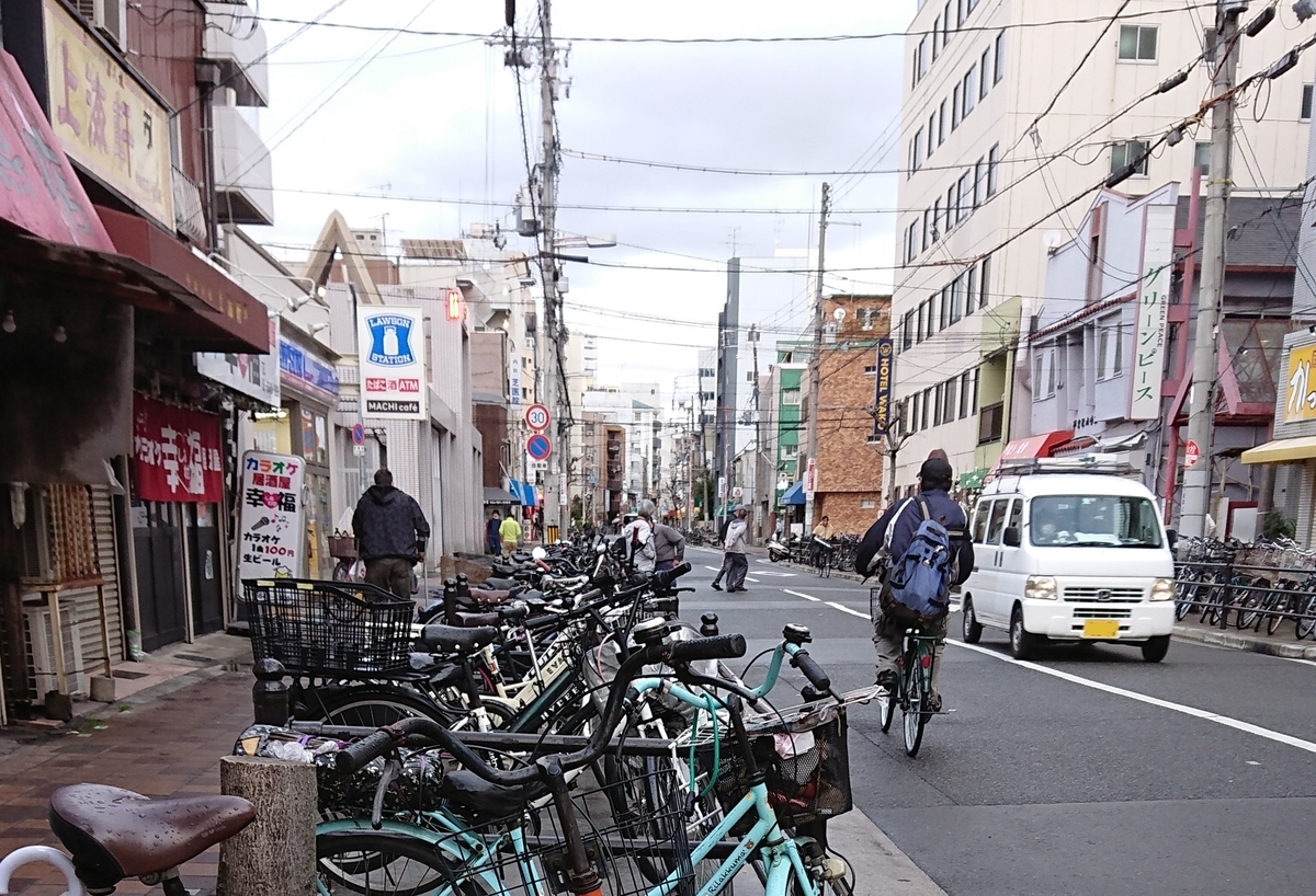 No.224【大阪府】ドヤ街、西成地区の店頭で鉄板を囲んで肉を食う！立ち飲みの真髄を見た！ - 週末大冒険