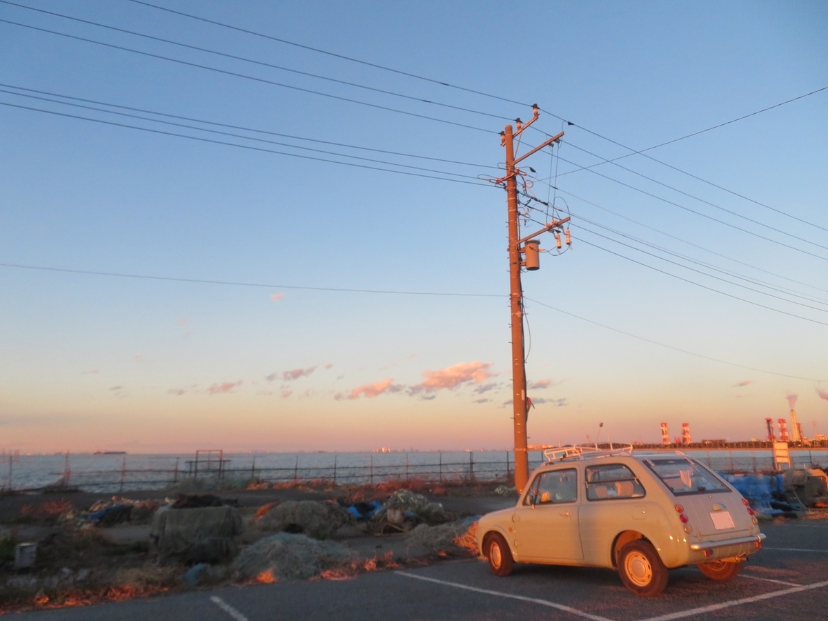 No.437【千葉県】夕方の海の中に立ち並ぶ電柱が幻想的！そこで