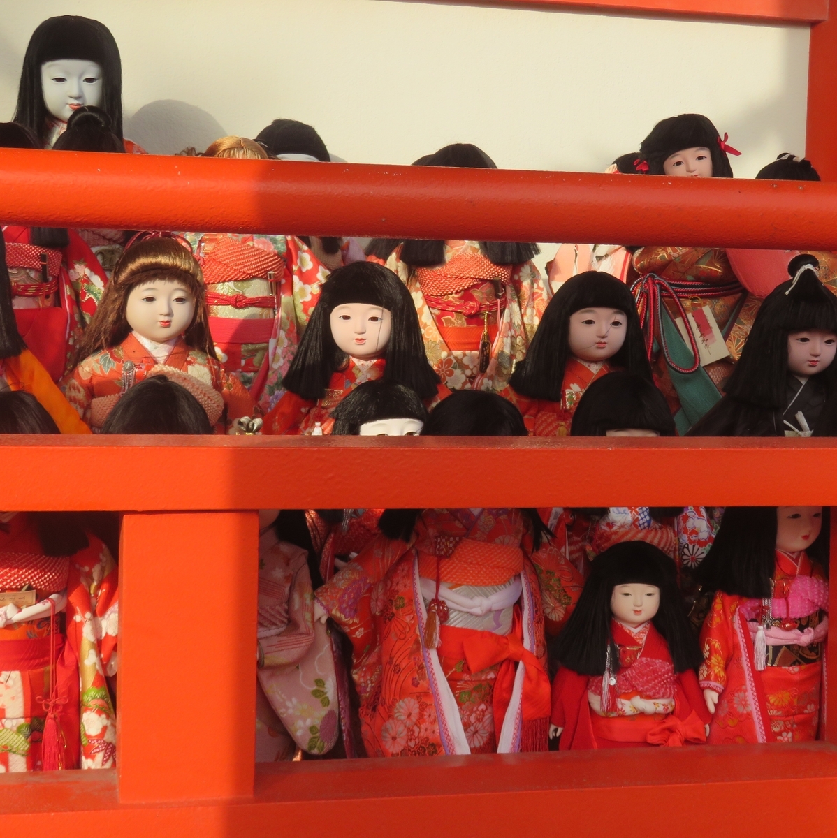 伝統的な日本の人形 いわく　持ちたくない 日本人形の買取で損をしない！種類別査定のポイントと保管方法｜骨董品