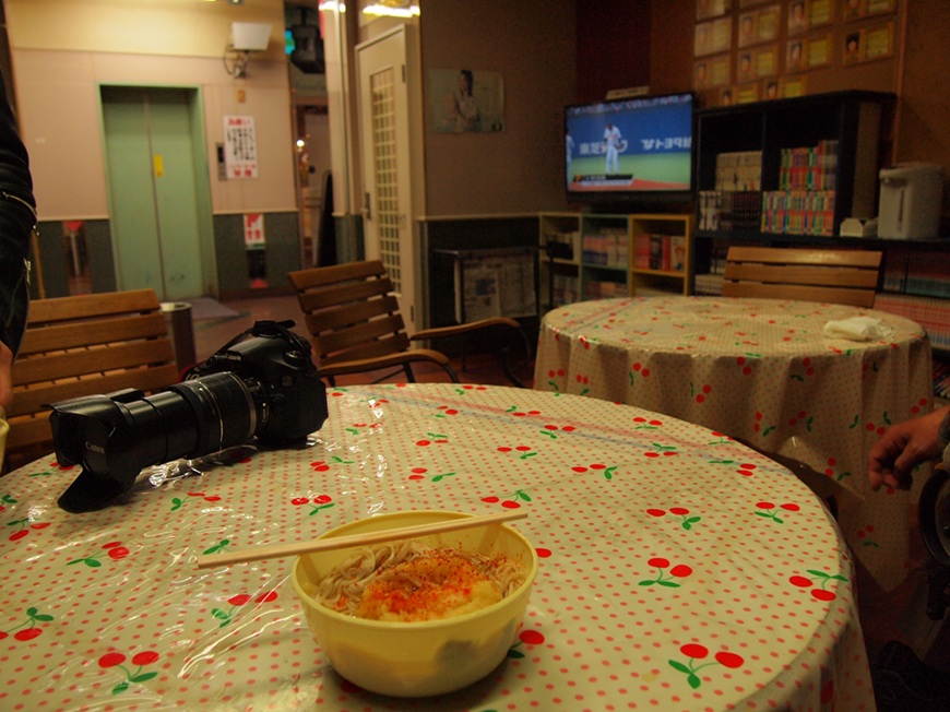 No.563【青森県】五所川原のパチンコ店にレトロ自販機！「朝日会館」が