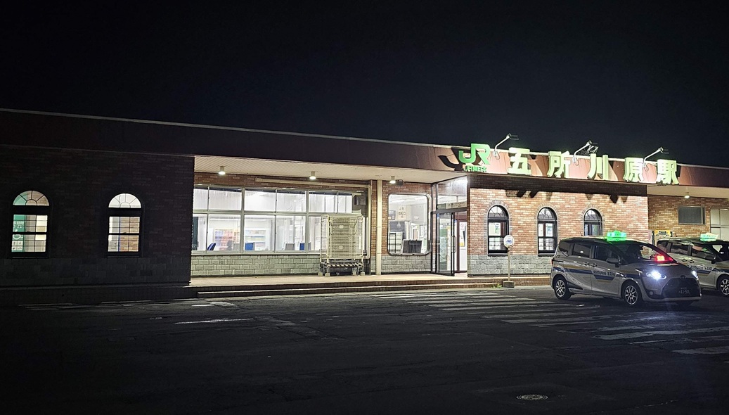 No.563【青森県】五所川原のパチンコ店にレトロ自販機！「朝日会館」が