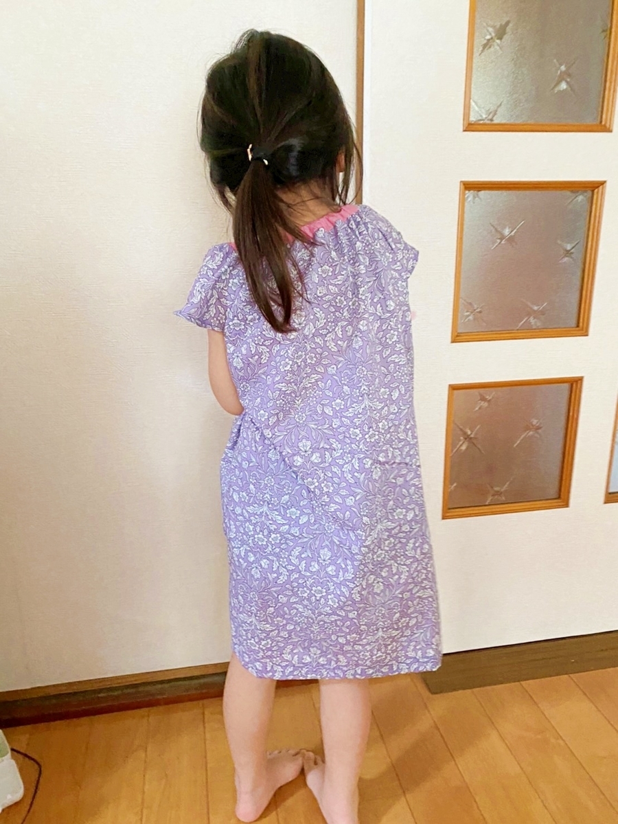 女の子のシンプルでかわいい服　ひらひら袖のブラウス　ワンピースアレンジ　今日これ作りました。