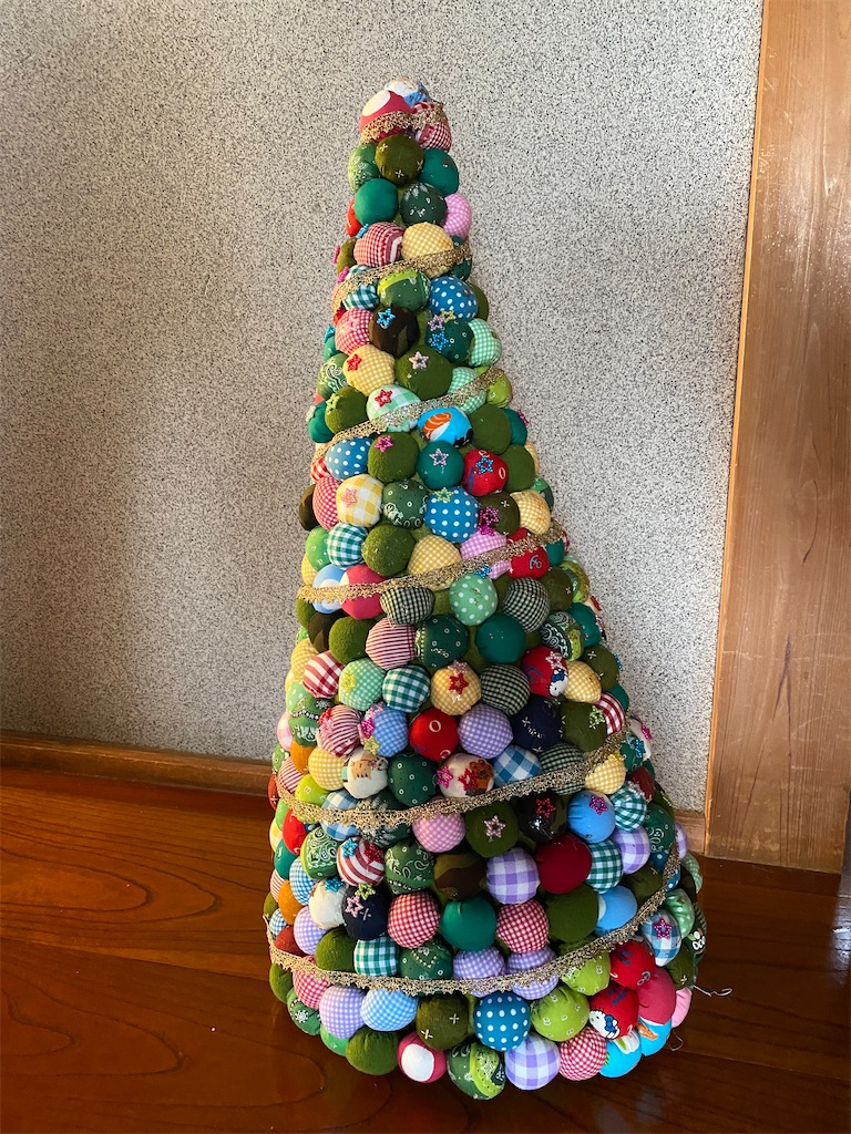 【ハンドメイド】円錐クリスマスツリー クリスマスツリーを作りました。 - 今日これ作りました。
