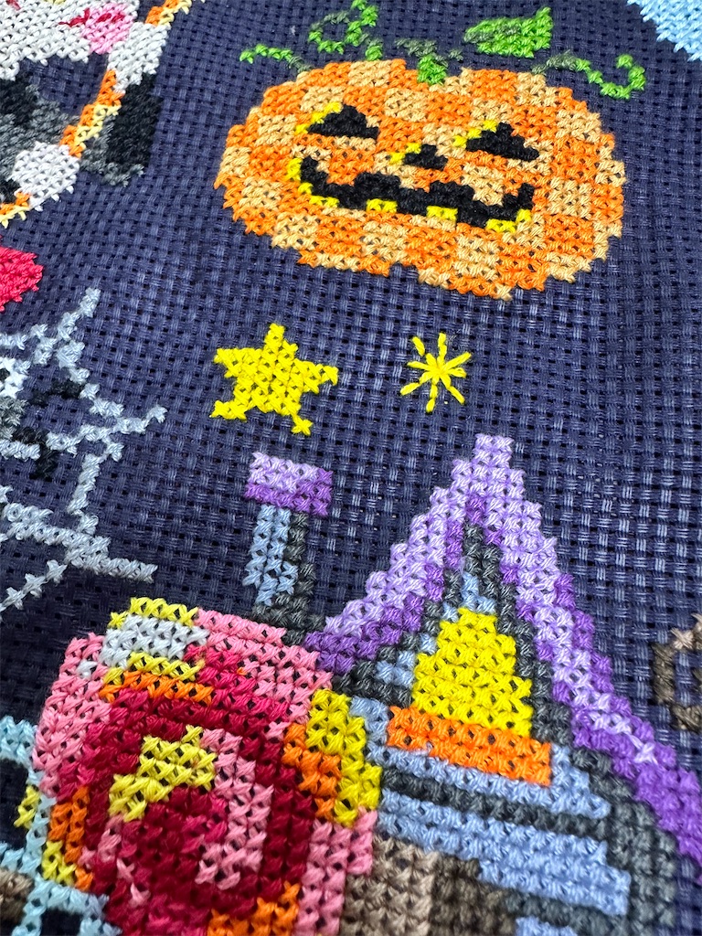 クロスステッチ完成品　ハロウィン＋Blaue Variatinen クロスステッチ ハロウィン 完成品 - メルカリ