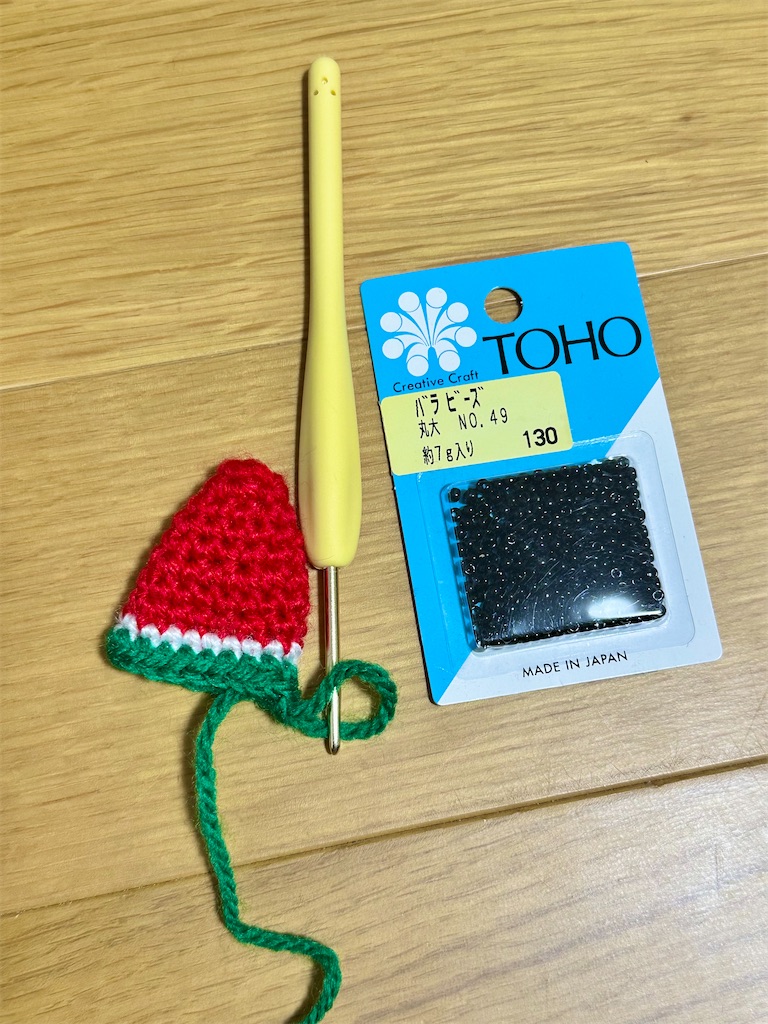 スヌーピー☆おさるさんのあみぐるみ☆ スヌーピーのあみぐるみに持たせるスイカを作りました。 - 今日