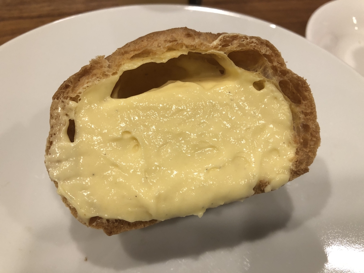 ヤツドキ　シュークリーム　クリームたっぷり