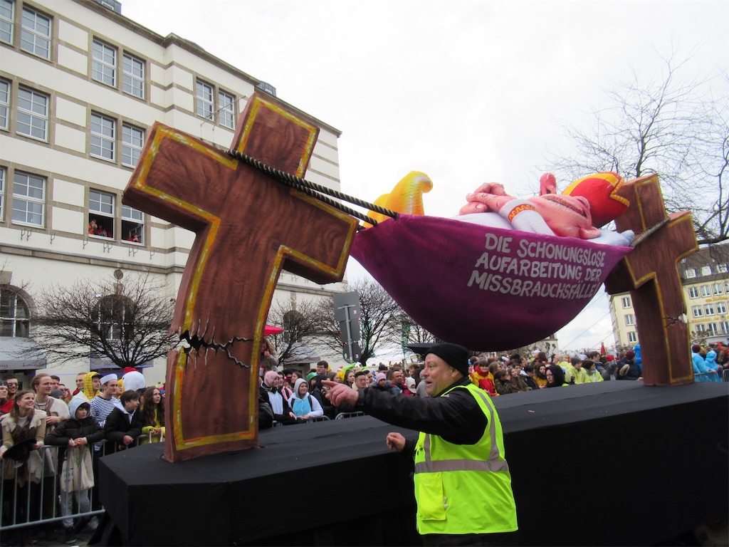 Rosenmontagのパレードの様子