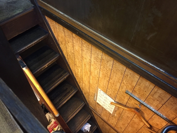 朝起 朝起の急すぎる階段