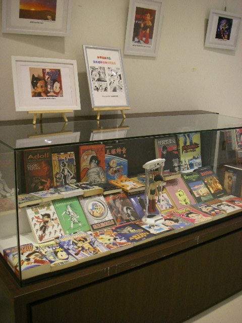 手塚治虫先生の命日、【手塚治虫書店】名古屋店へ - 保護犬ハッチ日記