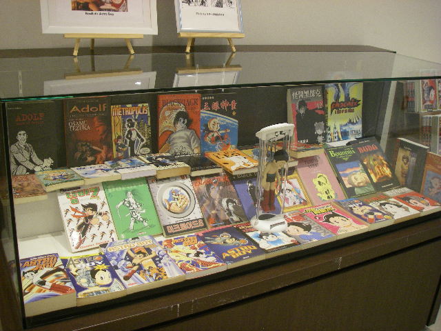 手塚治虫先生の命日、【手塚治虫書店】名古屋店へ - 保護犬ハッチ日記