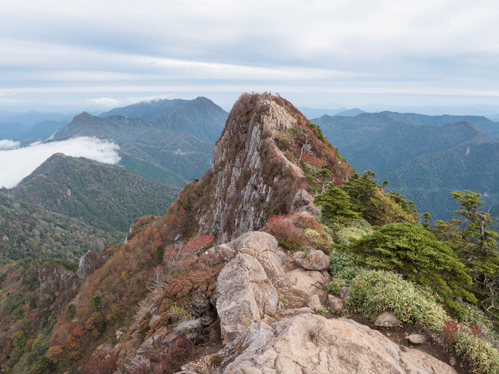 石鎚山 西日本最高峰で絶景に出会う（前編） - やまのぼブログ