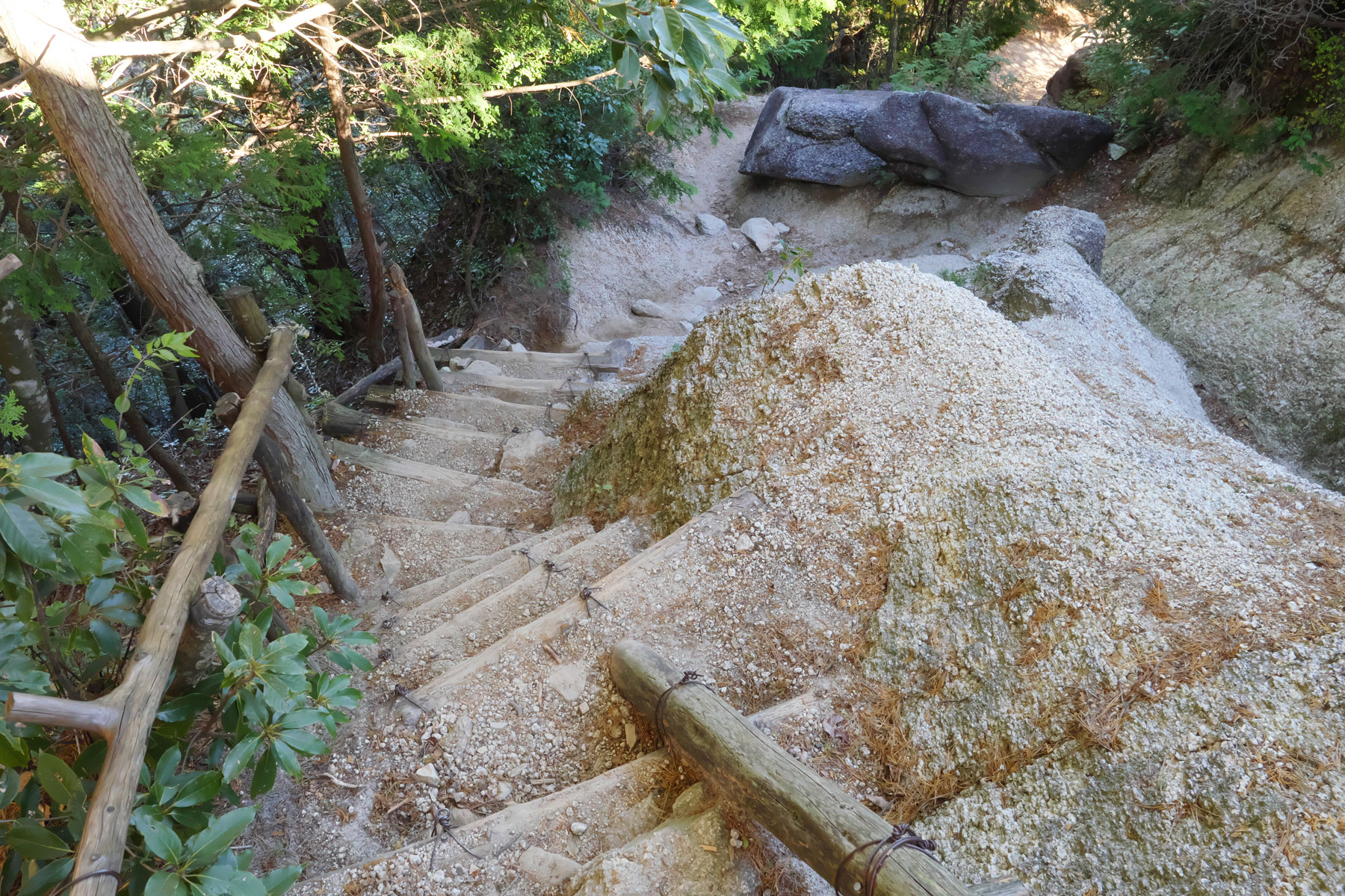 御在所岳 奇岩を擁する鈴鹿の主峰 - やまのぼブログ