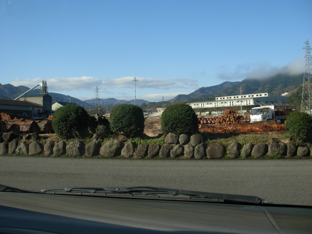 f:id:yamanoimokkoubou:20161207211756j:plain f:id:yamanoimokkoubou:20161207211756j:plain