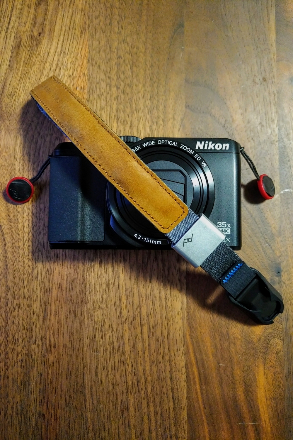 コンデジにこそ Peakdesign カフ リストストラップ がベストな組み合わせ
