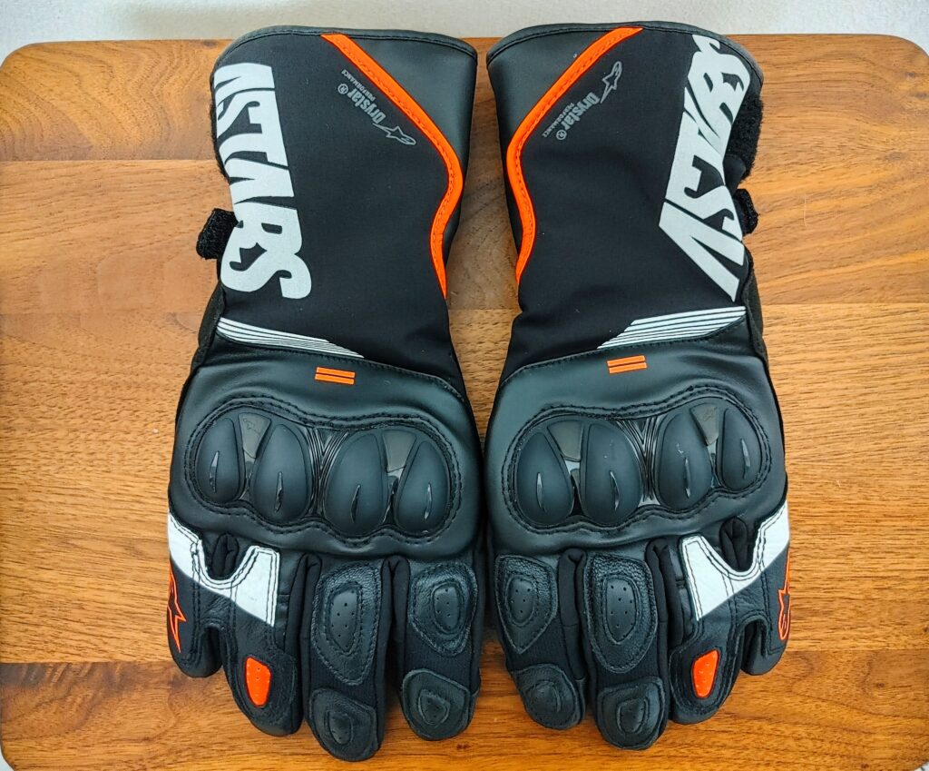 バイク】春・秋・冬用の透湿防湿グローブをレビュー！ - バイクと