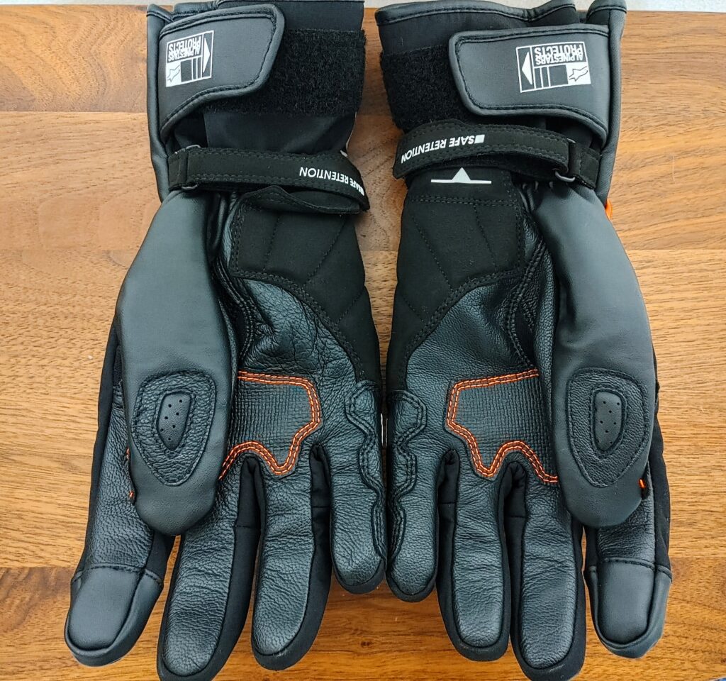 バイク】春・秋・冬用の透湿防湿グローブをレビュー！ - バイクと