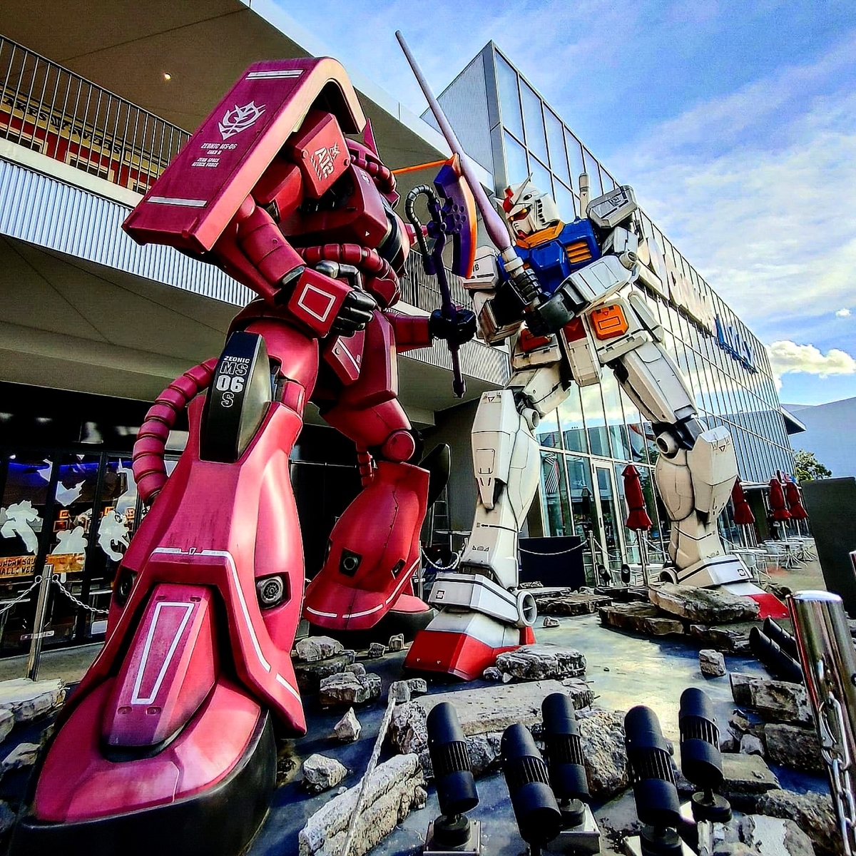 スナップショット13 ガンダム Vs シャア専用ザクii バイクとカメラのある暮らし