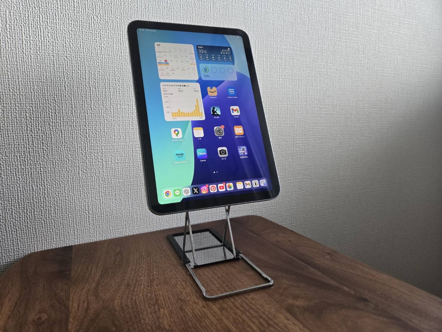 iPad mini を手にする写真