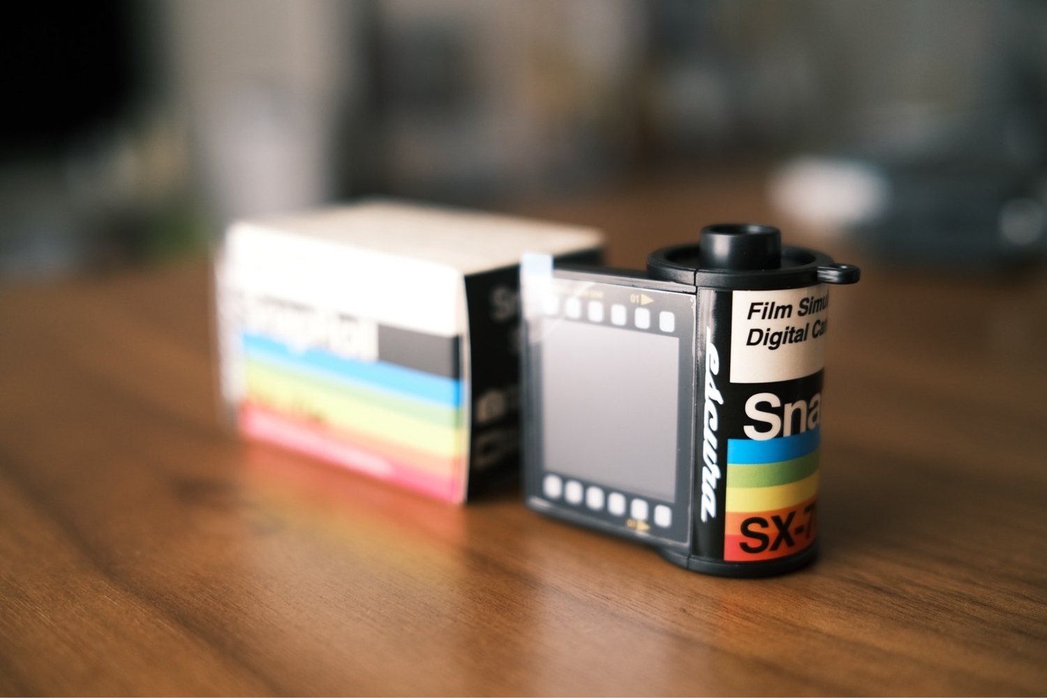 開封レビュー】フィルム型トイカメラ「SnapRoll」｜レトロな見た目が