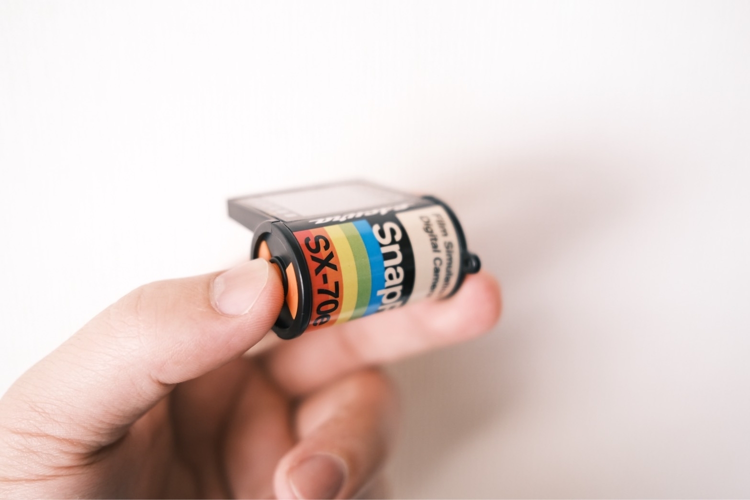 開封レビュー】フィルム型トイカメラ「SnapRoll」｜レトロな見た目が