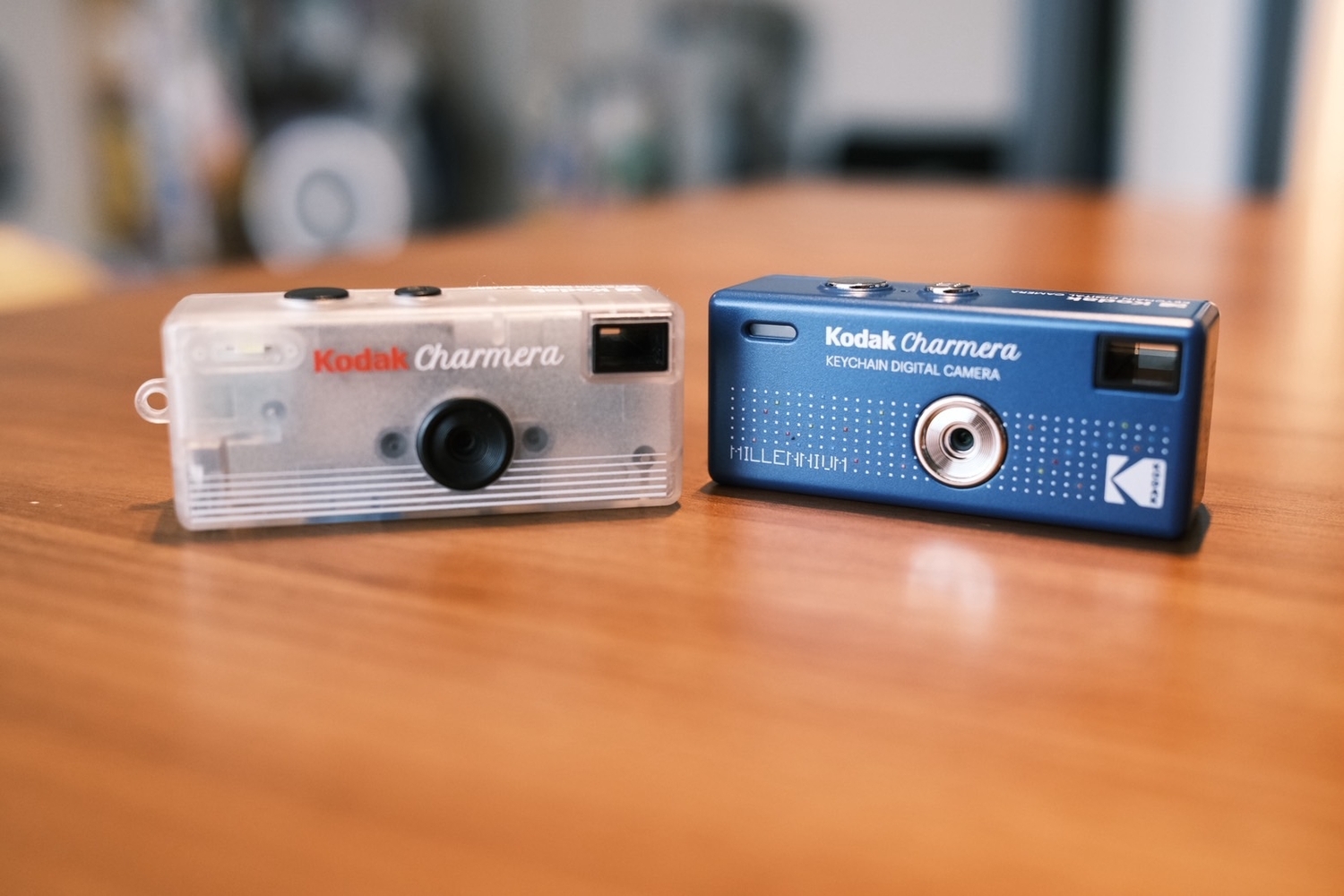 比較】Kodak CharmeraとMillennium Editionの違い｜レトロとY2K、選ぶ