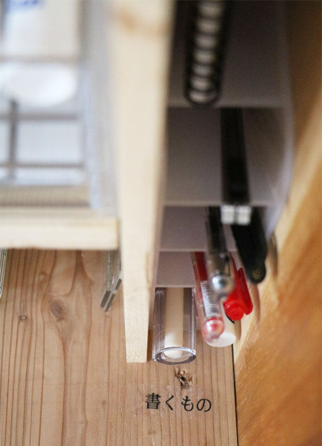 f:id:yamasan0521:20170524142433j:plain ボールペンなどの書くものを集中して置く