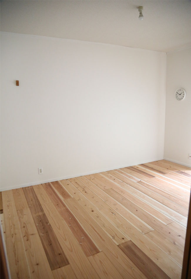 ロールスクリーンで収納を目隠し