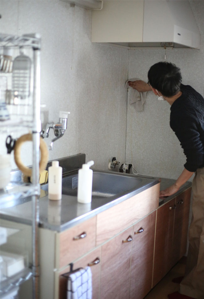 掃除 キッチンの油汚れは 積み重ねない 例のアイテムでガッツリ落とす 少ない物ですっきり暮らす