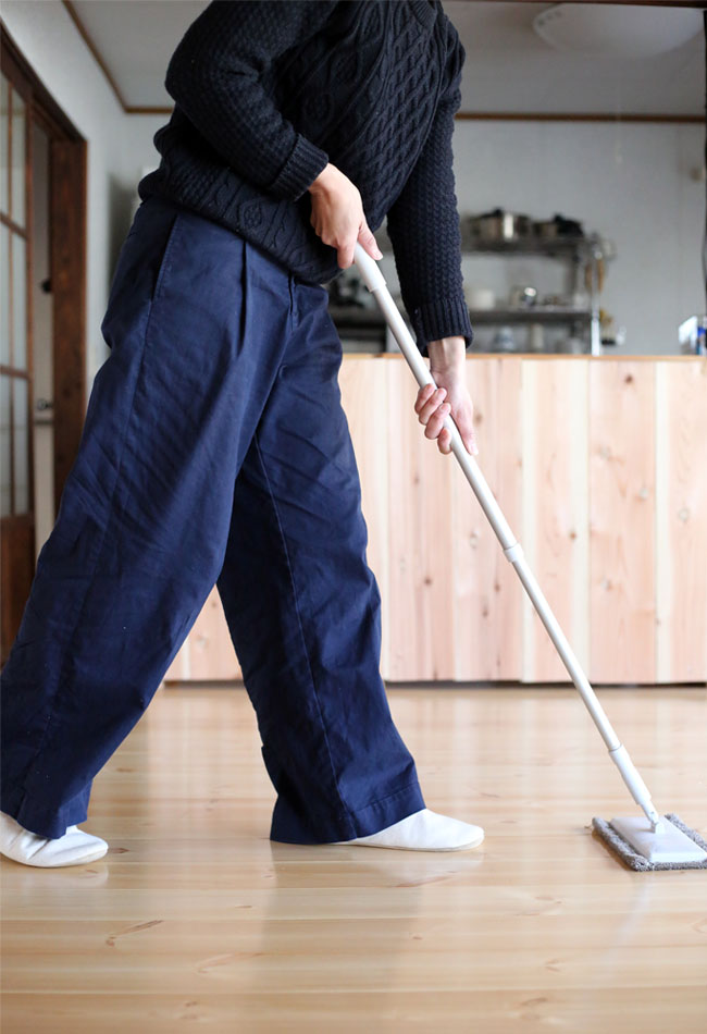 ラグを撤去して隅々まで掃除