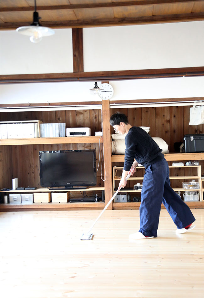 リビングの床の掃除