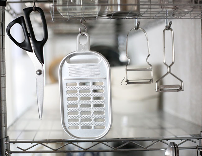 f:id:yamasan0521:20180302210738j:plain キッチンツール切るもの・ハサミ・ピーラの収納