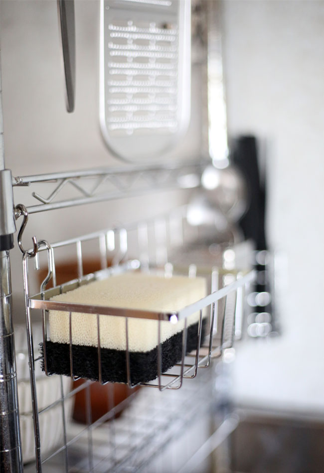 f:id:yamasan0521:20180302210910j:plain キッチンのスポンジ収納